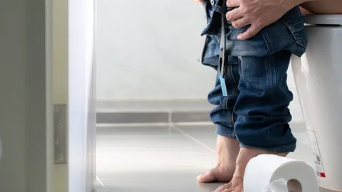 เปิดความหมาย 'ฝันว่านั่งขี้' และเลขเด็ดคืออะไร?