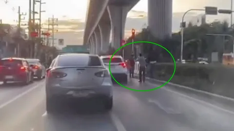 ล่าระทึกแก๊งยานรก "เช็ค โอรส" ไหวตัว ยิงยางแตกเอาไม่อยู่ รวบได้ 2 ยึดไอซ์ 1.6 กก.