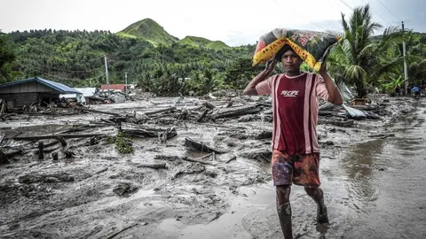 ปธน.ฟิลิปปินส์สั่งกระจายความช่วยเหลือ หลังพายุ ‘นัลแก’ ถล่มดับ 45 ศพ