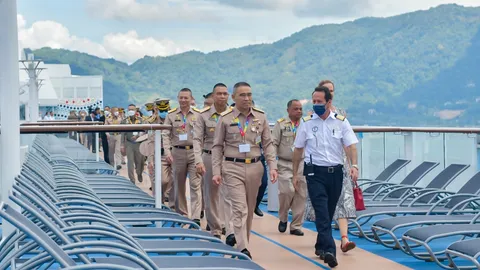 ผบ.ทร. ต้อนรับเรือสำราญสหรัฐฯ นำ นทท. กว่า 5 พันคน เที่ยวเกาะภูเก็ต