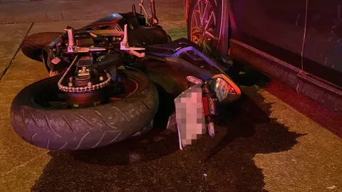 ตร.บิดบิ๊กไบค์ เสยแบริเออร์ตายสยอง สาวซ้อน-จยย.คู่กรณี บาดเจ็บอีก 2