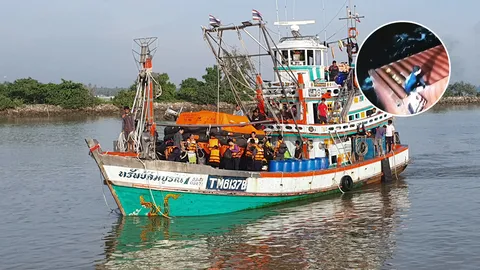 ระทึก เรือบรรทุกสินค้า จมกลางทะเลชุมพร 42 ตู้คอนเทนเนอร์ลอยเกลื่อน