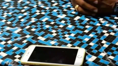 ด.ญ.ร้อง ถูกกล่าวหาแย่งแฟนแก่ โดนรุมตบ-บังคับเปลือย-ถ่ายคลิปประจาน