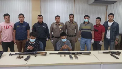 ยึดปืนแก๊งบางหญ้าแพรกใช้ถล่มอริ ทั้ง M16 อาก้า ปืนกลทอมสัน