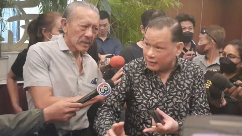 พฐ.ตรวจผับ รร.เดวิส หลังสันธนะแจ้งมีคนมั่วยา แต่ไม่พบ ก่อนปะทะคารมกับชูวิทย์