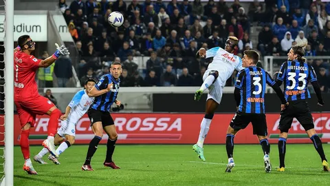 โดนก่อนแล้วไง "นาโปลี" รัวแซง "อตาลันตา" รั้งจ่าฝูงกัลโช่ เซเรีย อา อิตาลี