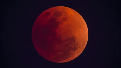 วันลอยกระทง 2565 ชมจันทรุปราคาเต็มดวงตอนกี่โมง