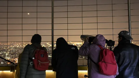 ประมวลภาพความสวยงาม คืนชม "จันทรุปราคาเต็มดวง" ในหลายประเทศ