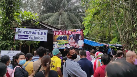 คลื่นคนแห่ขอน้ำเหล็กไหล เอาไปกินรักษาโรค รอคิวนานจนเป็นลม