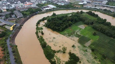 น้ำท่วมยะลา เทศบาลเมืองเริ่มคลี่คลาย ที่ยะหายังหนัก สลดเด็กจมน้ำตาย 1