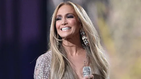 ผ่านการแต่งงานมาหลายครั้ง "เจนนิเฟอร์ โลเปซ" ได้ฤกษ์เปลี่ยนนามสกุลครั้งแรก