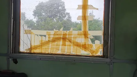 รฟท. ขออภัย สั่งซ่อมแซมตู้โดยสารชั้น 3 เบาะนั่งขาด-กระจกแตก