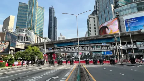 ตร.ตรึงกำลัง ปิดถนน ประชุม APEC 2022 ย้ำ ม็อบชุมนุมเข้าพื้นที่ไม่ได้ (คลิป)