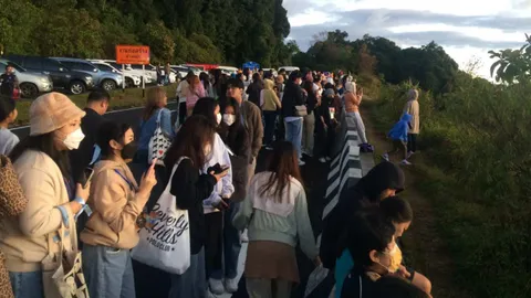 ดอยอินทนนท์คนแน่น รอชมพระอาทิตย์ยามเช้า เตือนเที่ยวกิ่วแม่ปานต้องฟิต