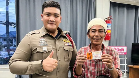 ถูกหวย 12 ล้าน หนุ่มใหญ่วัย 56 ซื้อแผงตรงข้าม สภ.ถลาง จ.ภูเก็ต