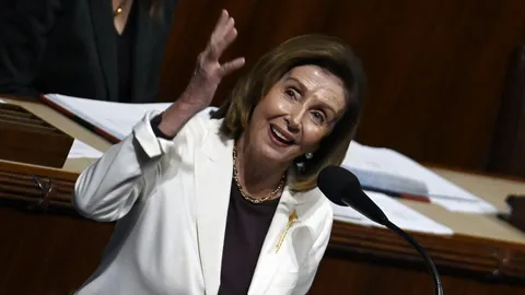 แนนซี เพโลซี ลงจากตำแหน่งประธานสภา หลังรีพับลิกันหวนครองเสียงข้างมาก