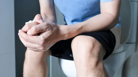 ริดสีดวง เกิดจากอะไร หายเองได้ไหม ควรซื้อยารักษาเอง หรือผ่าตัด