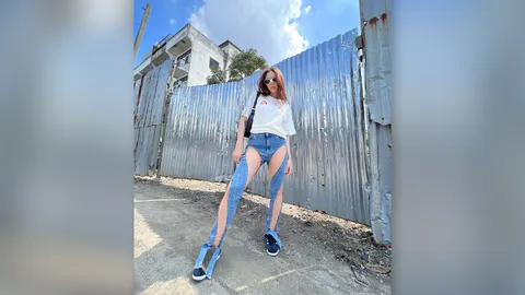 ชมพู่ อารยา มากับลุคเท่ๆ ใส่กางเกงยีนส์สุดแซ่บ คนถามต้องโฟกัสอะไรก่อนดี