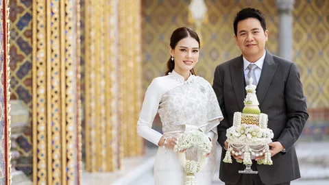 มงคลชีวิตคู่ เดียร์-หมอบอม เข้าพิธีรับประทานน้ำพระพุทธมนต์จากสมเด็จพระสังฆราช