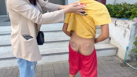 ชาวบ้านป้องผอ. เฆี่ยนเด็กตูดแตก เหตุไม่สำรวม ให้ของลับขณะฟังพระเทศน์