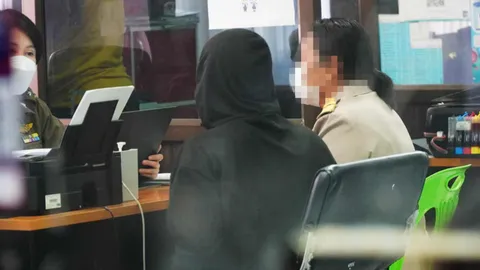 ครูพาส่งตำรวจ 4 นักเรียน ร่วมจับมัดให้ ม.4 ข่มขืน ม.2 ในห้องน้ำ