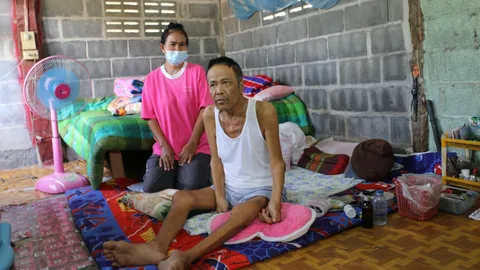 วอนผู้ใจบุญ ช่วยลุงวัย 62 ฉีดวัคซีน ผ่าน 7 วันกลายเป็นคนพิการติดเตียง