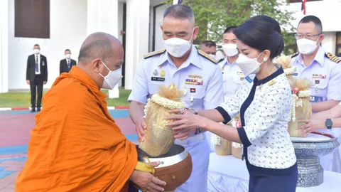 ผบ.ทร.เป็นประธาน พิธีทำบุญ-ตักบาตร เนื่องในโอกาส 116 ปี วันกองทัพเรือ