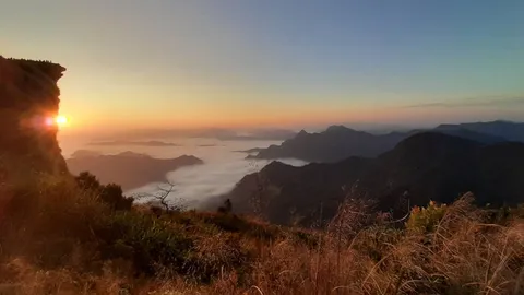  อุทยานฯ เตรียมพร้อมรับนักท่องเที่ยวขึ้นภูชี้ฟ้า ชมทะเลหมอกช่วงฤดูหนาว