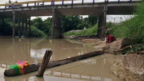 แม่ตะเคียนเข้าฝัน ตื่นมาดูพบโผล่ในคลอง อันเชิญกลับบ้าน-จุดธูปลุ้นโชค