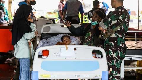 เด็ก 5 ขวบรอดปาฏิหาริย์เหตุแผ่นดินไหวเกาะชวา ถูกฝังใต้ซาก 48 ชม.