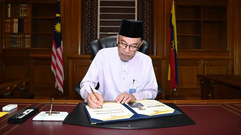 "อันวาร์" เริ่มงานตำแหน่งนายกฯ มาเลเซีย พร้อมตั้งรัฐบาลเอกภาพ