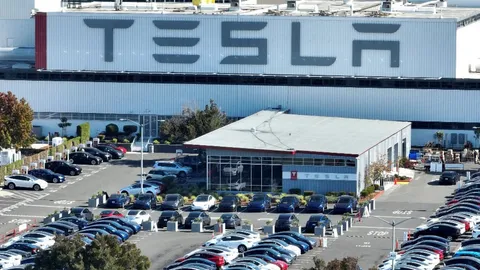 เทสลาเรียกคืนรถกว่า 80,000 คันในจีน