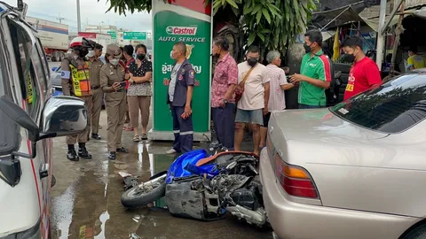 2 สาวเคราะห์ร้ายขี่ จยย. ตัดหน้ากระบะ ถูกชนดับสยอง 2 ศพ