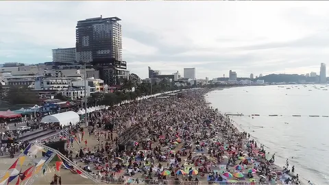 "งานพลุพัทยา 2565" วันสุดท้ายคึกคัก คนแห่จับจองที่นั่งตั้งแต่เที่ยงวัน