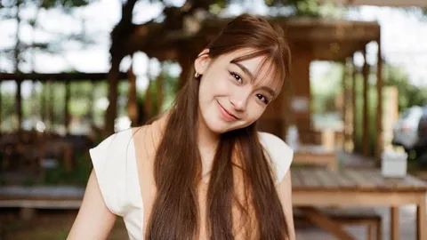 รู้จัก เพิร์ธ วีริณฐ์ศรา นางเอกดาวรุ่ง เจ้าของรอยยิ้มละลายใจ