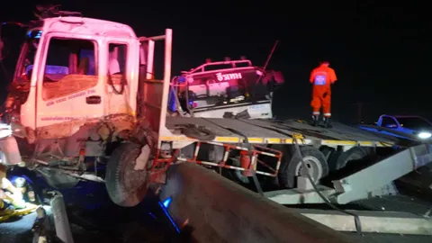 2พ่อลูกขับสิบล้อขับไล่กวดหนุ่มสิบล้อพาเมียหนี ชนกันบนด่วนบูรพาวิถีเจ็บ 3