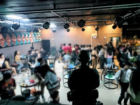 ทลายผับเถื่อน