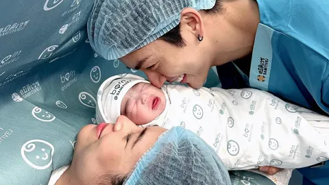 คลอดเงียบๆ "ดีเจพุฒ-จุ๋ย" อัปรูปภาพบอกข่าวดีทีหลังว่าน้องพีเจ ออกมาลืมตาดูโลกแล้ว