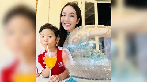 โค้งสุดท้าย อ๋อม สกาวใจ โชว์งานศิลปะ น้องจอมทัพ คอหวยไม่พลาด แห่ซูมเลขเด็ด