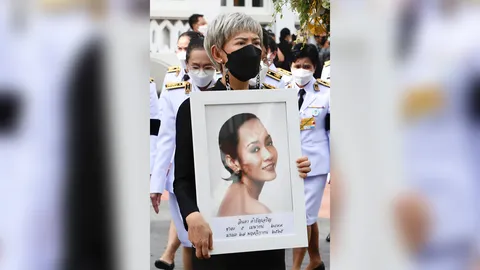 ประมวลภาพพระราชทานเพลิงศพ ลินดา เพื่อนรักกล่าวคำอาลัยครั้งสุดท้าย