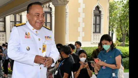 "นริศ" รมช.มหาดไทย ตรวจพบติดโควิด-19 เลื่อน เข้าเฝ้าถวายสัตย์ปฏิญาณฯ 