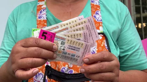 แม่ค้าสุดเฮง ได้เลขจากใบเศรษฐีพันล้าน ถูก 08 เต็มคาราเบล 25 ใบ