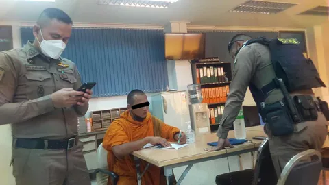 จับหนุ่ม "เลียนแบบสงฆ์" โกนหัว ห่มจีวร พกซองผ้าป่า เดินขอเรี่ยไร 