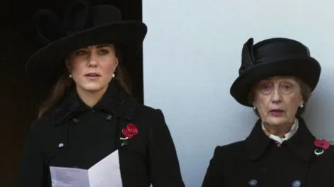 นางสนองพระโอษฐ์ของควีนเอลิซาเบธที่ 2 ลาออกหลังโดนครหาเหยียดเชื้อชาติ