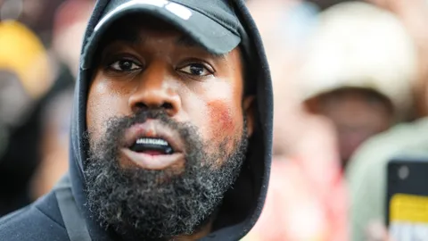 Kanye West ยุติการซื้อกิจการโซเชียลมีเดีย Parler