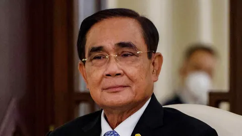 "บิ๊กตู่" แผลงฤทธิ์ปรับ ครม."ปูฐานอำนาจ" ไปต่อ : ลุยทุบแหลก ไล่ต้อนเชลย