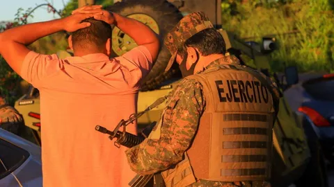 เอลซัลวาดอร์ ระดมทหาร-ตำรวจ 10,000 นาย ปิดเมืองกวาดล้างแก๊งอาชญากรรม