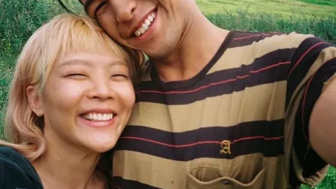 เปิดวาร์ปแฟนหนุ่ม ลุลา กันยารัตน์ ดีกรีเป็นถึงพระเอกหล่อ คนแห่ร่วมยินดีทั้งวงการ