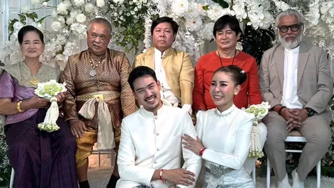 ชื่นมื่น เป็กกี้ ศรีธัญญา ควงว่าที่เจ้าบ่าว ฐากูร เข้าพิธีแต่งงานเรียบง่าย