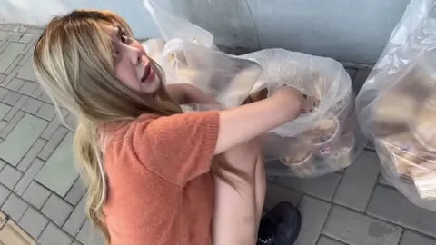 ตกอับหรือไม่ "โอลีฟ" ตอบชัด เหตุผลต้องมาขายโตเกียวเนยกรอบกลางแยกไฟแดง (คลิป)